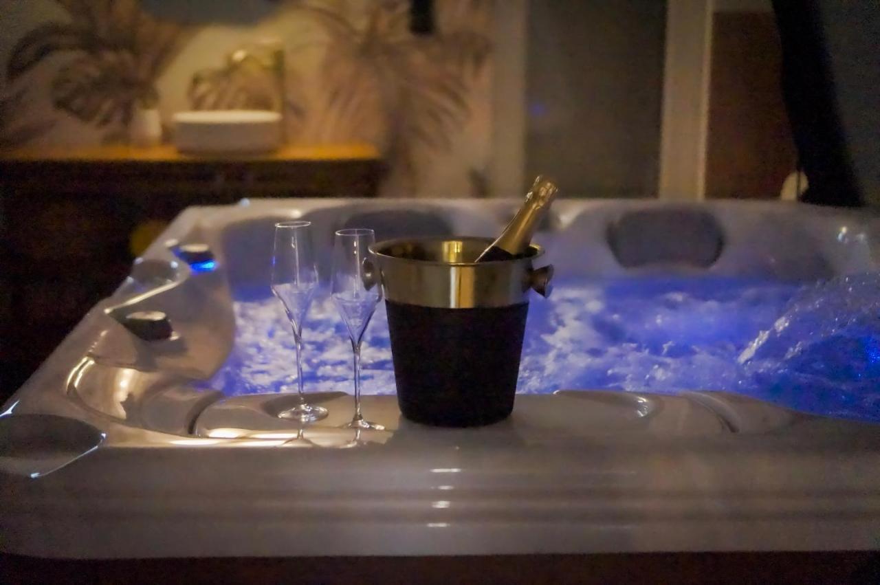 Maison Eliste - Love Gite Chic Avec Jacuzzi Interieur ラ・ガシイ エクステリア 写真
